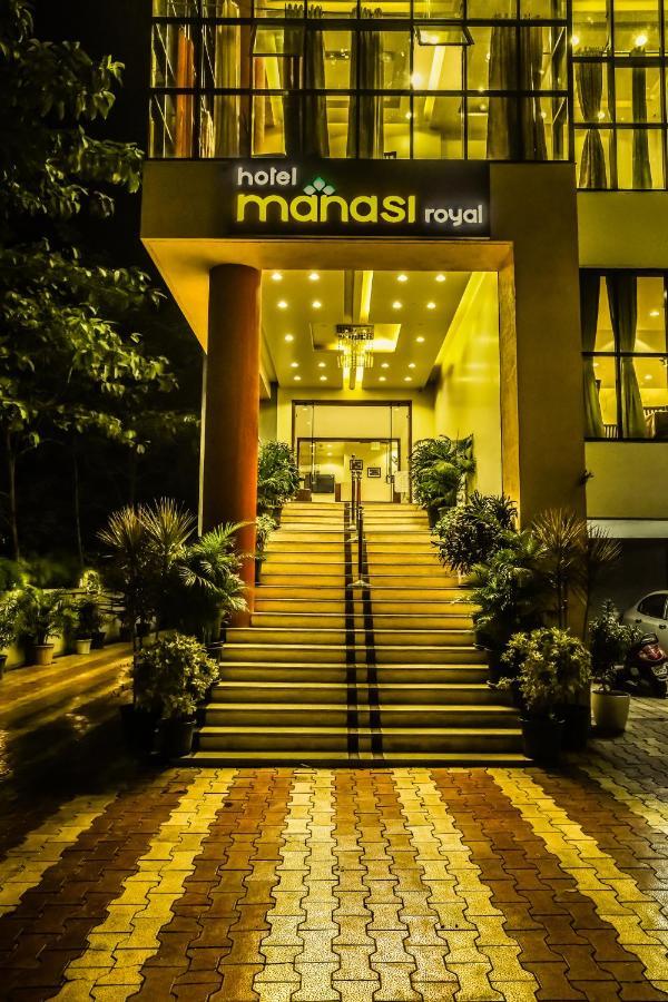 Hotel Manasi Royal Сатара Экстерьер фото